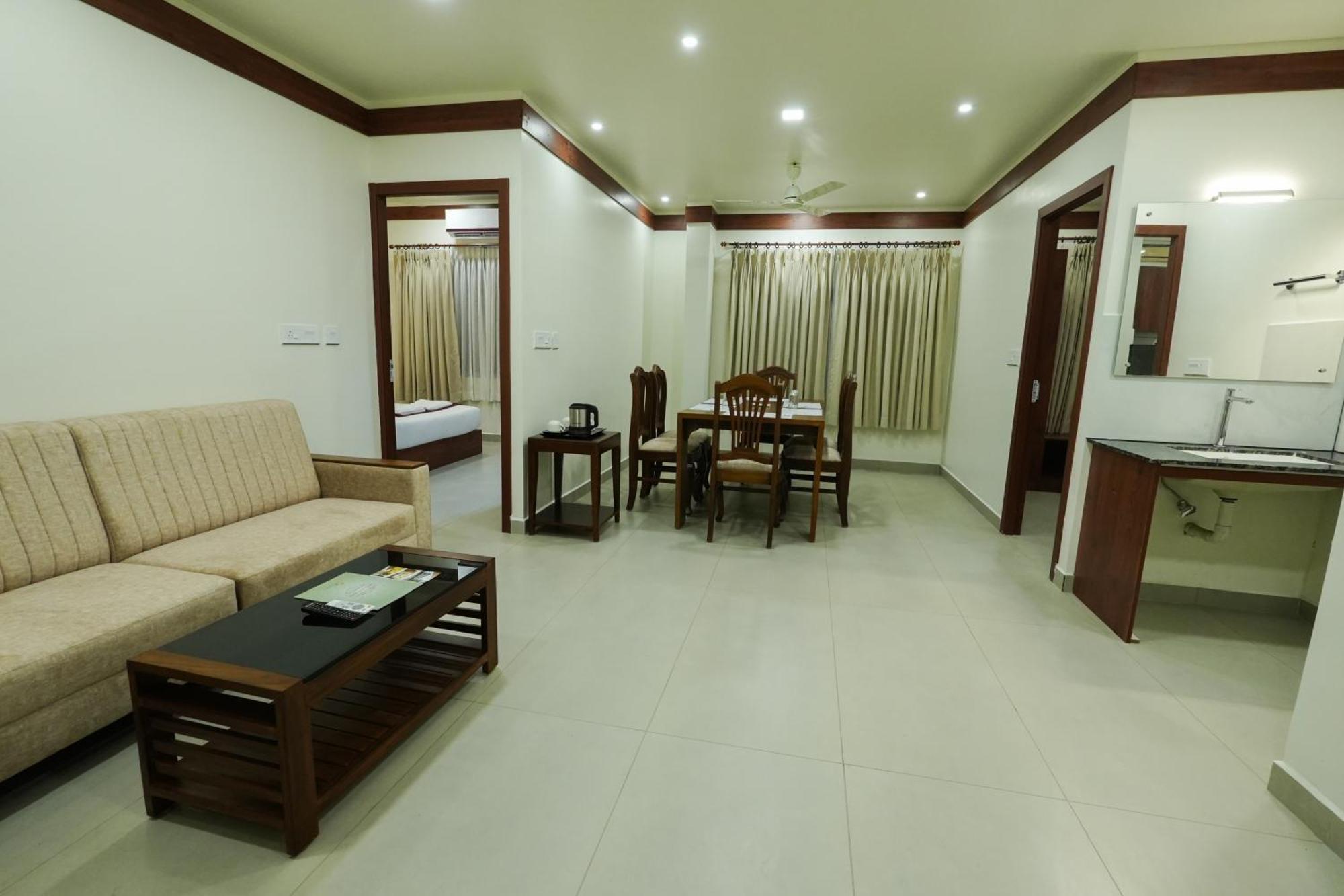 فندق Royalton Residency Mundakāyam المظهر الخارجي الصورة
